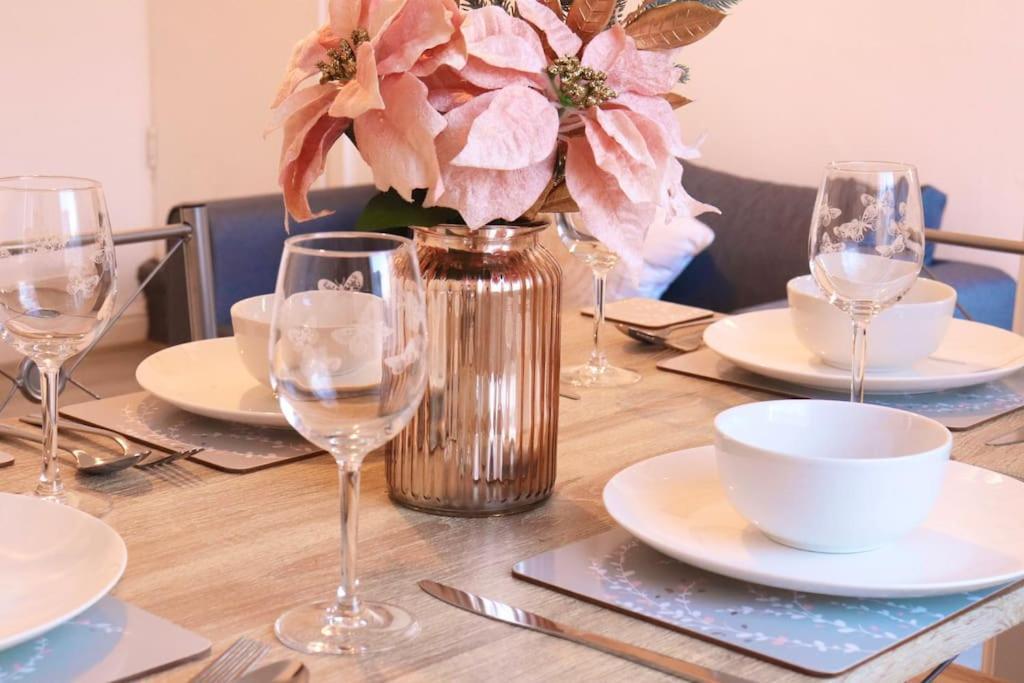 Cozy Family Stay With Free Parking And Wifi Leeds  Ngoại thất bức ảnh